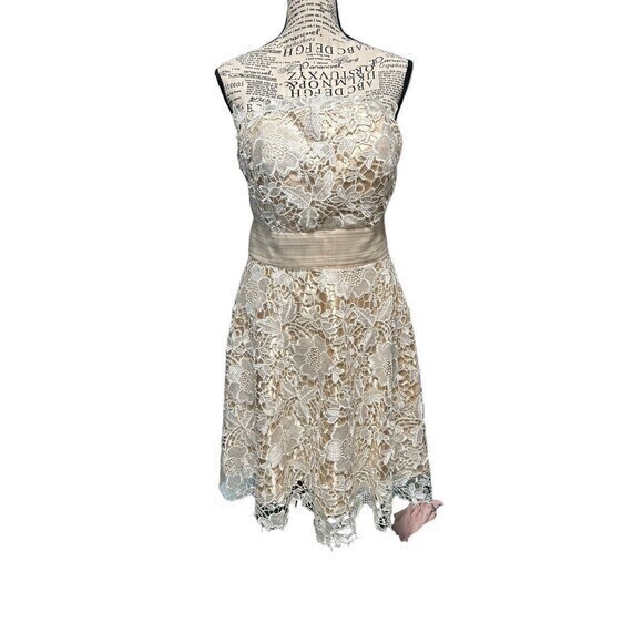 GLS  Apparel Women’s Size‎ Medium Formal Short Strapless Lacy Gold Ivory EUC - Picture 1 of 9